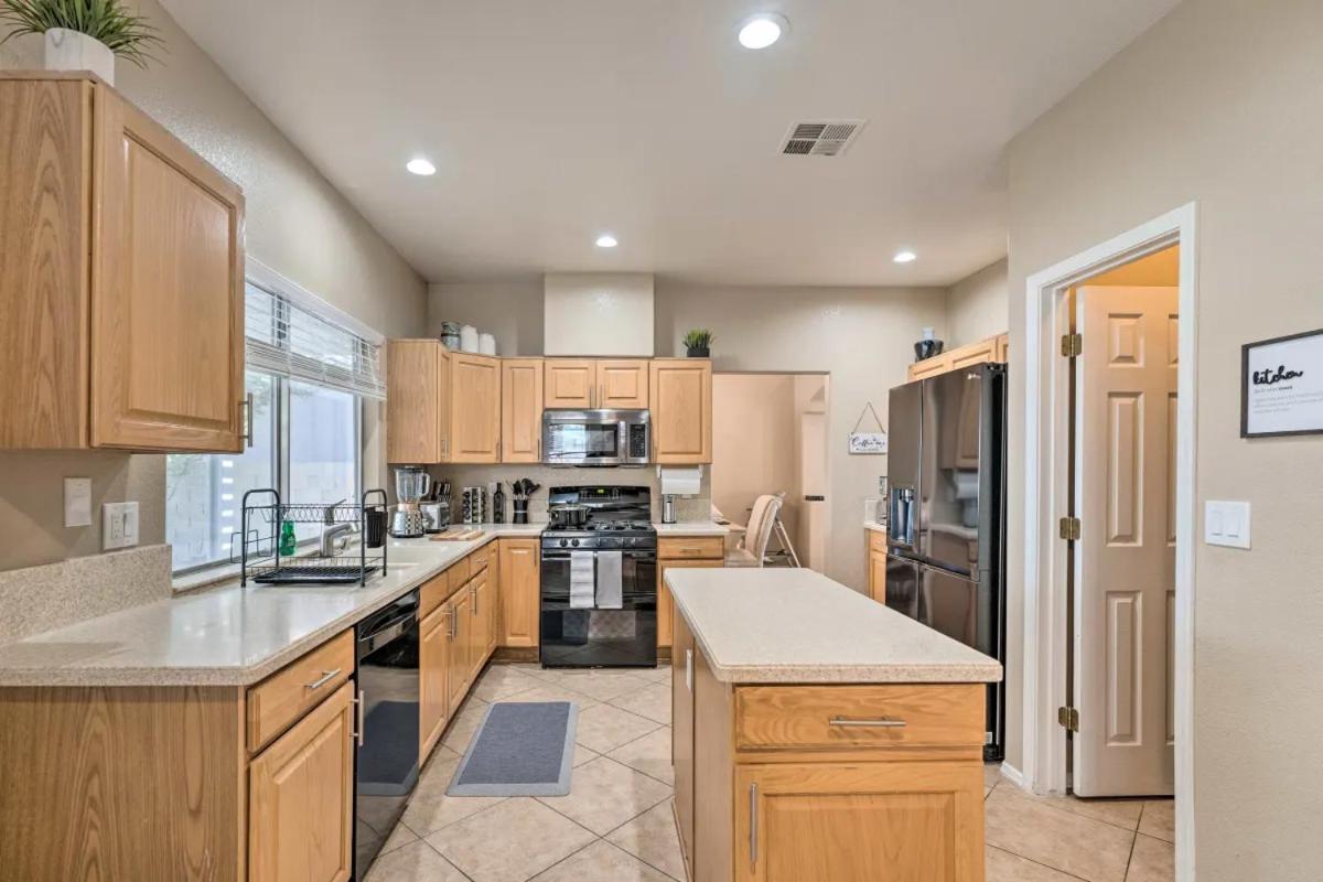 A Beautiful House With Hot Tub, Grill & Games! Villa Las Vegas Luaran gambar