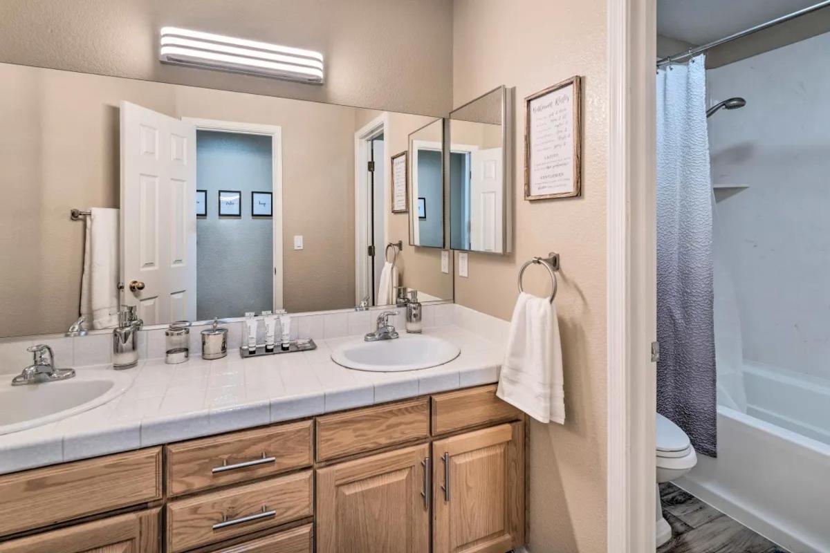 A Beautiful House With Hot Tub, Grill & Games! Villa Las Vegas Luaran gambar